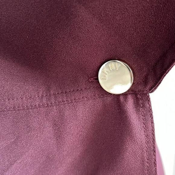 DKNY NWOT Front Lapel Gold Button Sleeveless Blouse, Size M - Picture 3 of 12